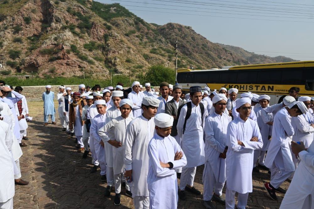 Dar-ul-Madinah College students visit Kallar Kahar and Salt Mines Khewra