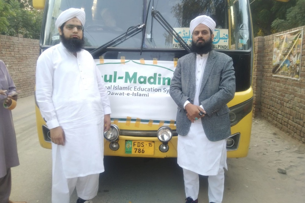 Dar-ul-Madinah College students visit Kallar Kahar and Salt Mines Khewra