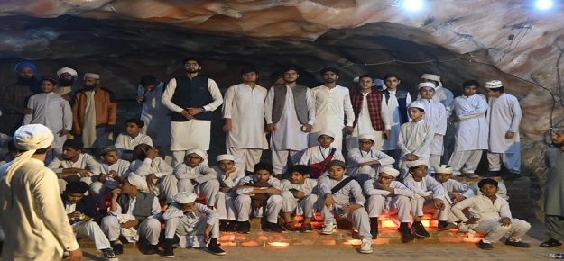 Dar-ul-Madinah College students visit Kallar Kahar and Salt Mines Khewra